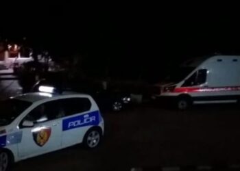 Maliq/ ‘Benz-i’ përplas punonjësin e Policisë Rrugore, detajet e para