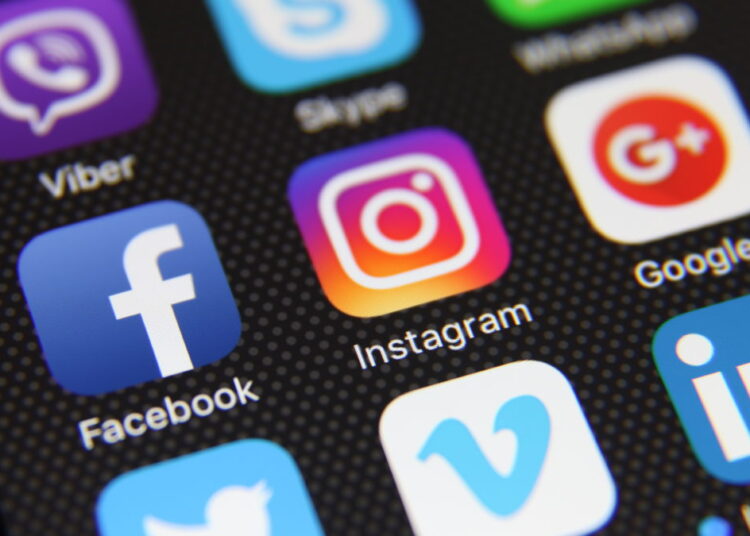 “Meta” paralajmëron se mund të mbyllë Facebook-un dhe Instagram-in në Evropë