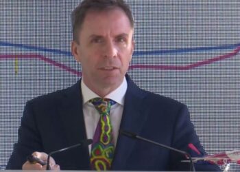 Drejtori i WizzAir zbret në aeroportin e Kukësit: Kollarja më e mirë që kam pasur, dhuratë nga Rama