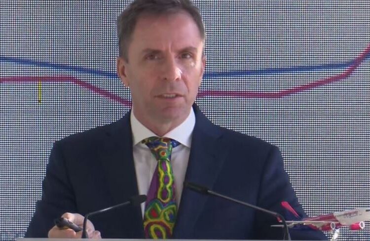Drejtori i WizzAir zbret në aeroportin e Kukësit: Kollarja më e mirë që kam pasur, dhuratë nga Rama