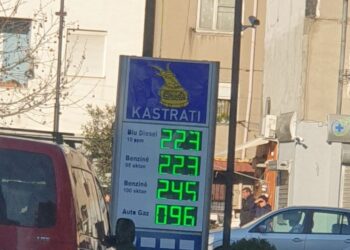 Çmimet e naftës zbresin në 223 lekë për litër