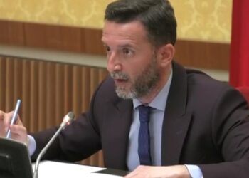 Erion Braçe reagon i revoltuar me qeverinë: Çmimi i naftës në bursë ka rënë, pse te ne shitet me 248 lekë litri?!