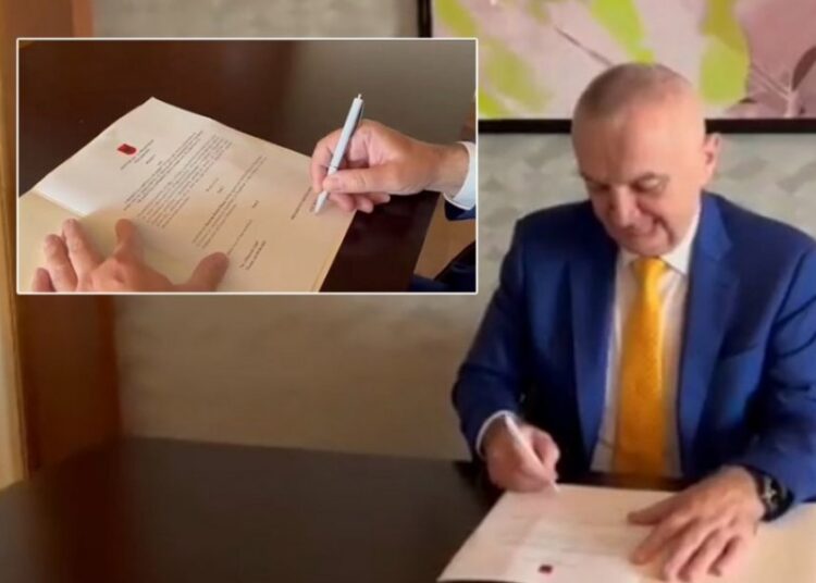 Meta firmosi në Stamboll dekretin për dorëheqjen e Begajt, ja sqarimi nga Presidenca