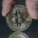Bitcoin merr të tatëpjetën, bie në nivelin më të ulët që nga dhjetori 2020