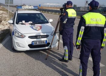 Shoferët e fiksuar pas shpejtësisë krijojnë grup në WhatsApp, si sinjalizonin njëri tjetrin për radarët e policisë! U shpëtonin gjobave…