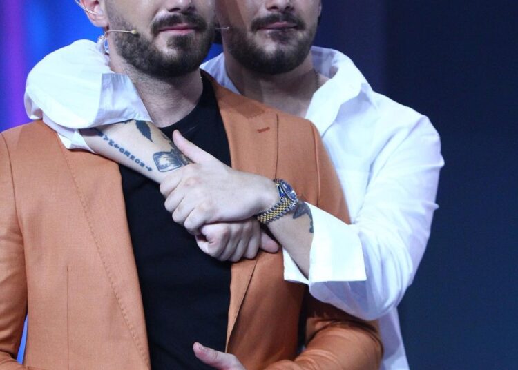Donald Veshaj i ‘kthen’ Romeos surprizën që i bëri kur ishte në ‘Big Brother VIP’, letra që përloti dy vëllezërit