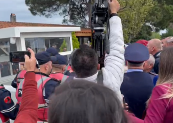 Protesta kundër traut në parkun e Divjakës/ Policia arreston një person dhe nis hetimin për pesë të tjerë