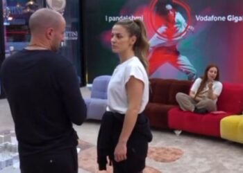 Kristi tenton të bindë Nitën të bashkohet me grupin e Oltës: Duhet të jesh lojtar i fortë të qëndrosh në mes, nuk të intereson