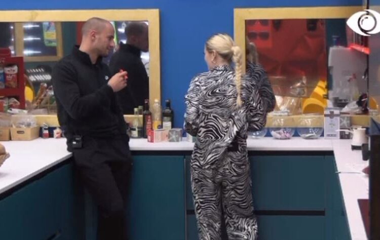 Kristi dhe Keisi nisin të flirtojnë: Të mungova?