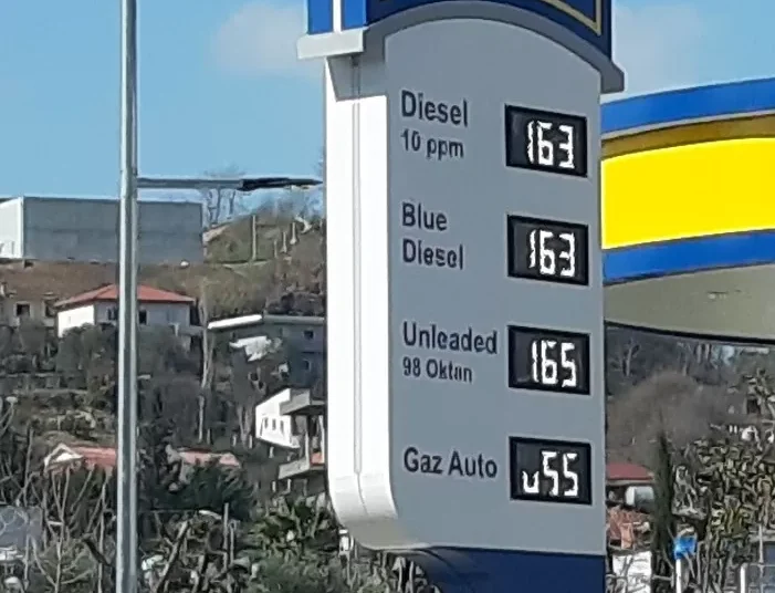 S’ka të ndalur RËNIA e NAFTËS, “Bordi” vendos çmimet e reja të karburanteve! Për herë të parë…