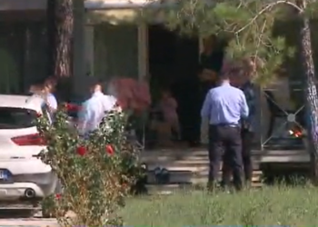 FOTOLAJM/ Sekuestrohet vila e familjes Berisha në Lalëz