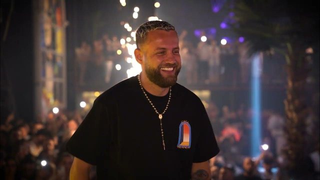 “E mori famën duke i shkuar prapa një vajze”, Gazetarja kundër Luizit