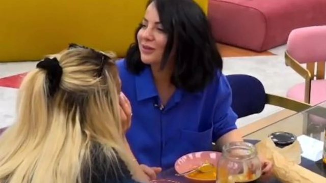 Ilnisa i ulët afër, Sara: Nga vjen kjo erë e keqe, mbylleni banjon!