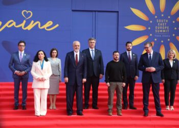 Përfundon samiti për Ukrainën, Vuçiç pozon në foton familjare me Osmanin