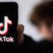 “Të mbyllet TikTok”/ Vetë.vrasjet pas shantazheve me foto, Karamuço: Fëmijët po bëhen të dh.unshëm