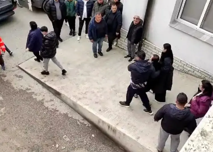 “Merma jetën o Zot”/ E afërmja e viktimës së ngjarjes në Lushnjë shpërthen në lot