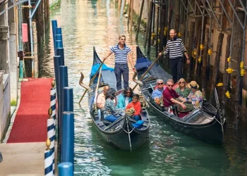 KRITERET/ Venecia po kërkon shoferë për “taksitë e ujit”. Paga deri në 150.000 euro