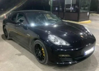 Arrestohet 29-vjeçari shqiptar, tentoi të kalonte kufirin me “bishën” e vjedhur Porsche Panamera, por i dështoi plani