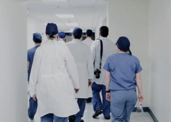 Mjekët duhet të zgjedhin për 2 javë/ Bluzat e bardha duhet të vendosin nëse do punojnë në spitalet publike apo private