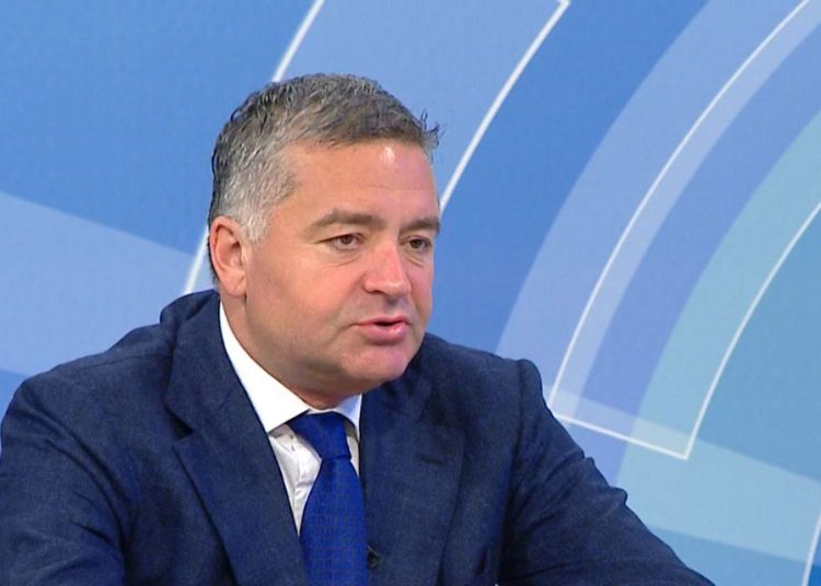 Klosi merr drejtimin e Dibrës, Gonxhe zhvendoset në Tiranë