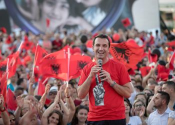 Veliaj reagon për akuzat: Ku është maunia me 1 milion euro rroba të gruas sime?