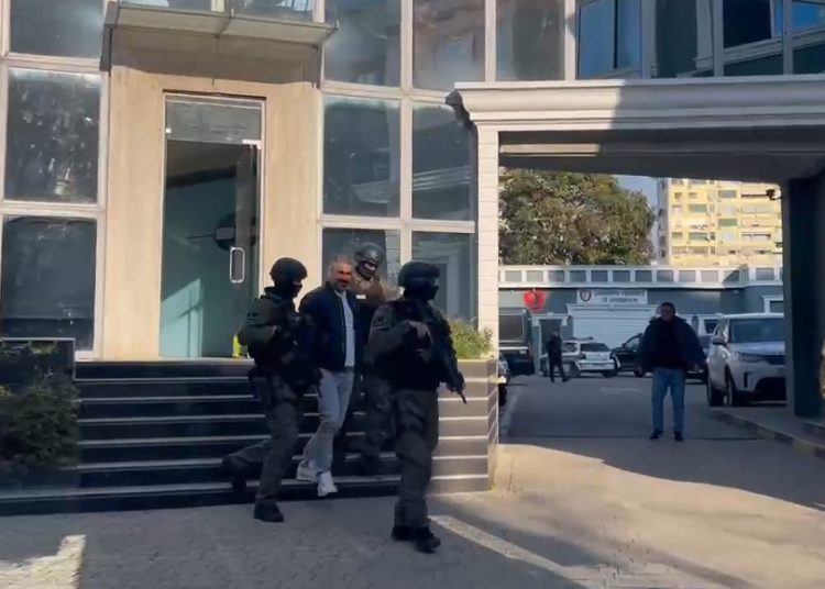 Bajrit i jepet masa “arrest me burg”, transferohet në bllokun e sigurisë në Tiranë