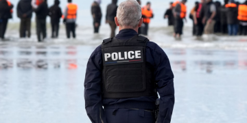 Shqiptari punonte si oficer i emigracionit në Angli, por ishte vetë emigrant i paligjshëm!